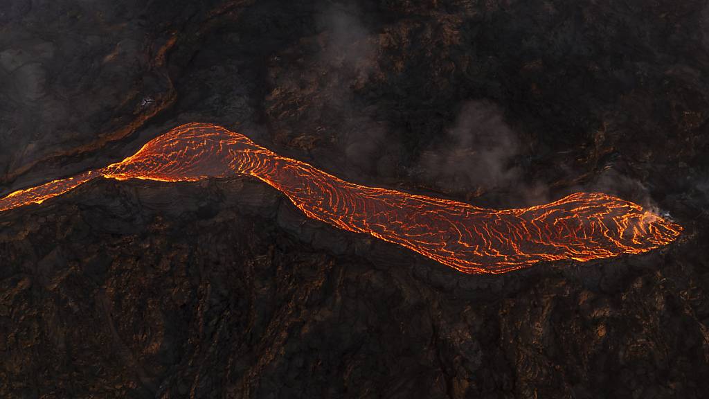 Vulkan in Island speit wieder Lava