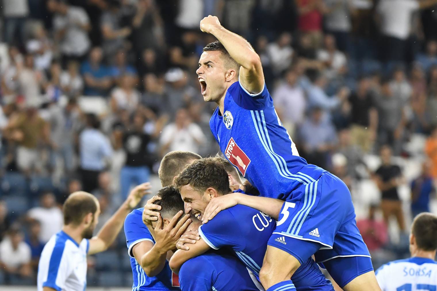 Pascal Schuerpf, Tomi Juric, Olivier Custodio und Yannick Schmid jubeln nach dem Tor zum 2:0.