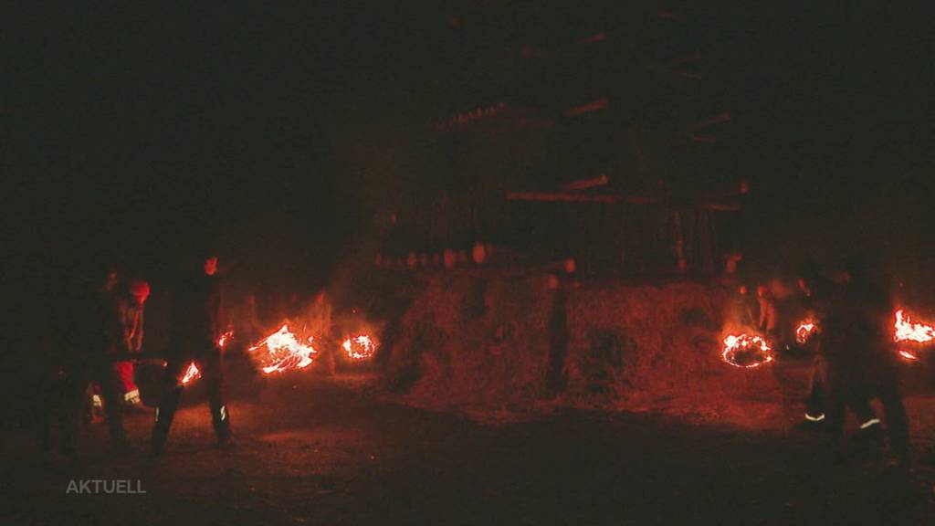 Höhenfeuer in Staufen: Gross und Klein feiern zusammen Silvester