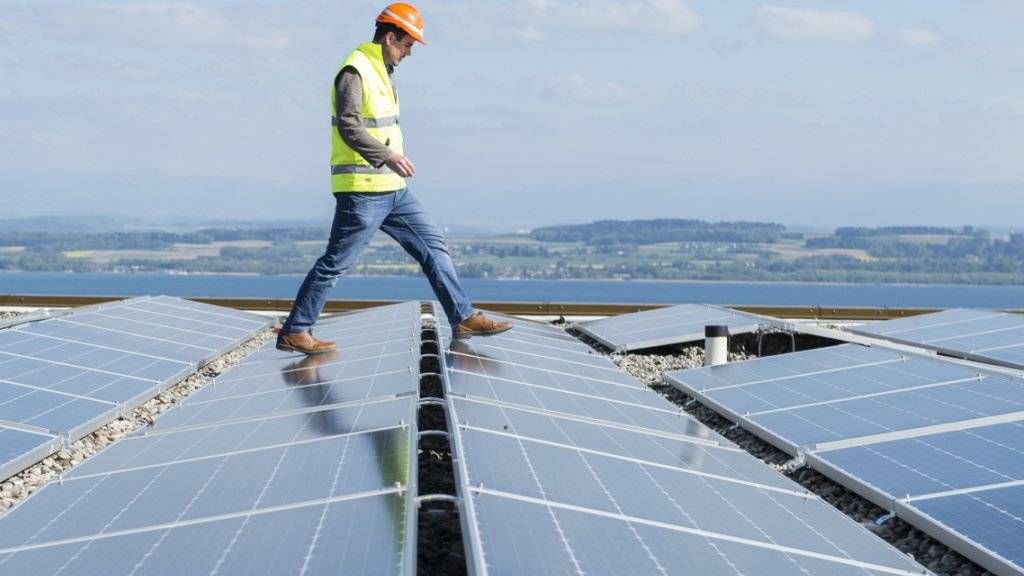 Technologien zur Speicherung von Strom aus Solar- und Windkraftwerken entwickeln sich rasant. Forscher sehen die Speicherung nicht als unlösbarer Problem. (Symbolbild)