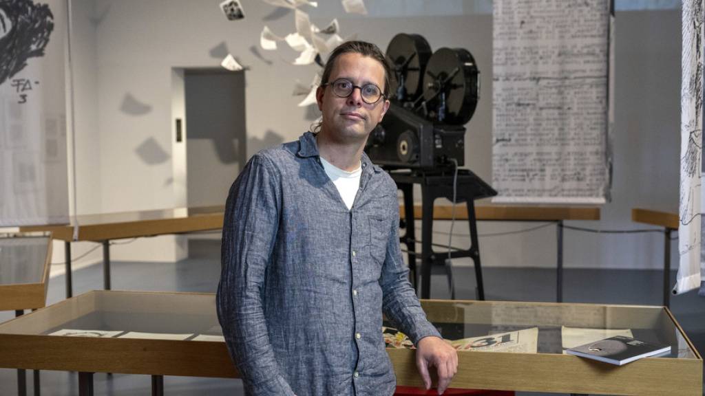 Magnus Wieland arbeitet am Schweizerischen Literaturarchiv (SLA). In diesem Jahr befasst sich die Institution für Literatur für einmal mit dem Film: in der Ausstellung «Die Leinwand beschreiben» und mit der hauseigenen Zeitschrift, die nicht realisierten Filmprojekten gewidmet ist.