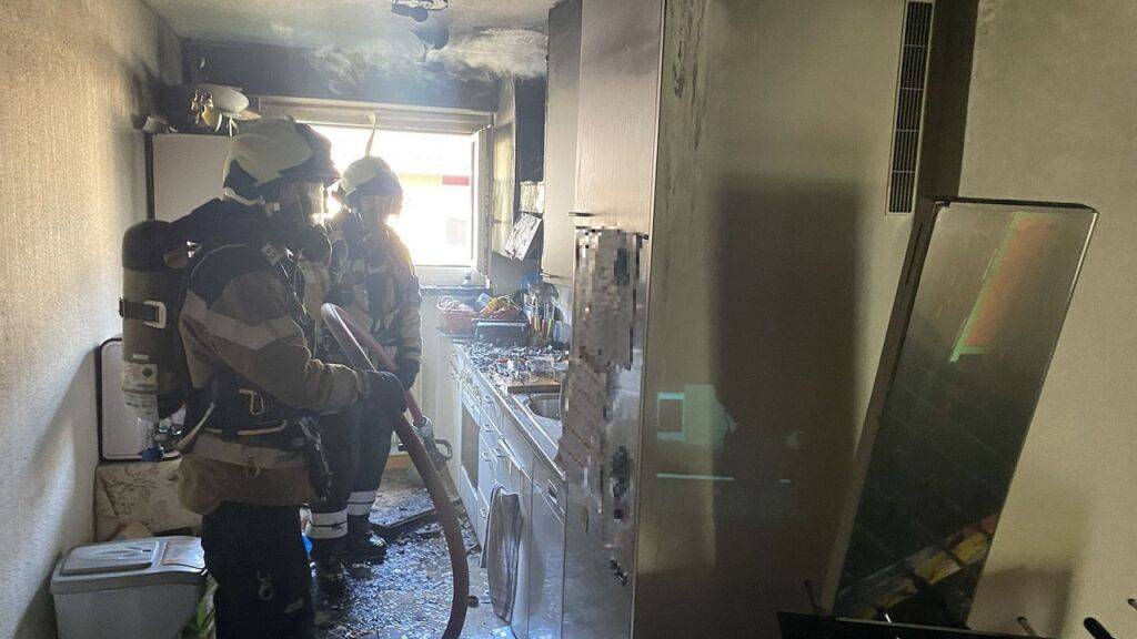 So sah die Küche der vom Brand betroffenen Frau am Schluss des Feuerwehreinsatzes aus.
