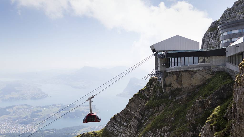 Die Seilbahnen in der Schweiz haben in den ersten acht Monaten des Jahres mehr Personen befördert als vor Jahresfrist. Im Monat August allein waren die Passagierzahlen jedoch rückläufig.(Symbolbild)