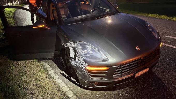 43-Jährige crasht betrunken ihren Porsche