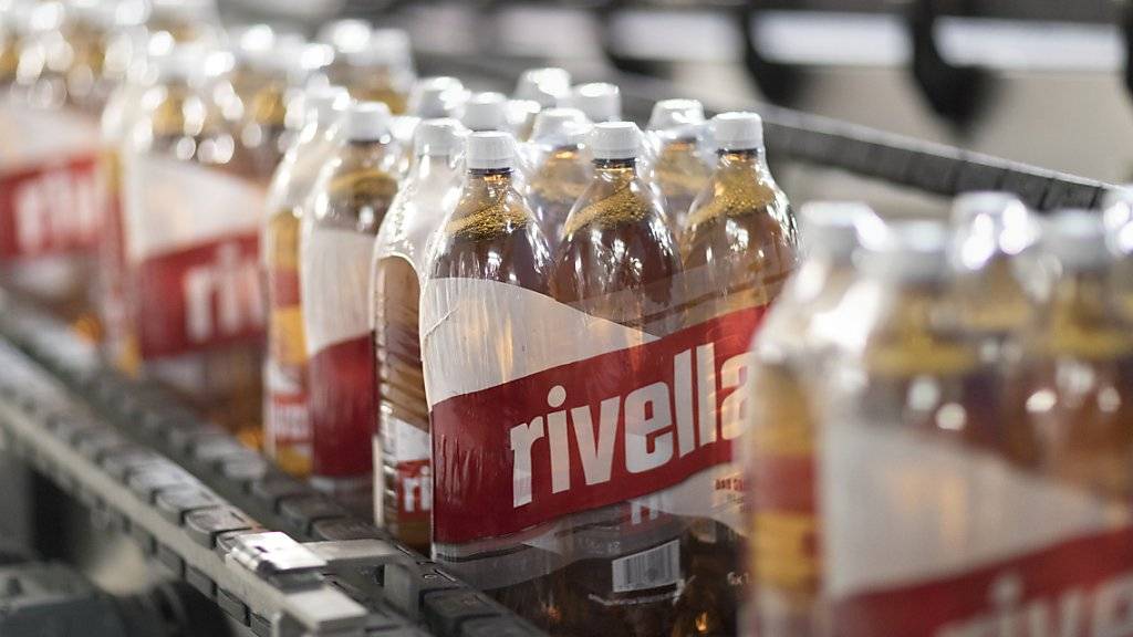 Rivella ist im letzten Jahr gewachsen. In der Schweiz stiegen die Verkäufe um 1,2 Prozent. Deutlich schneller war das Wachstum im Ausland mit 13,8 Prozent. (Archiv)