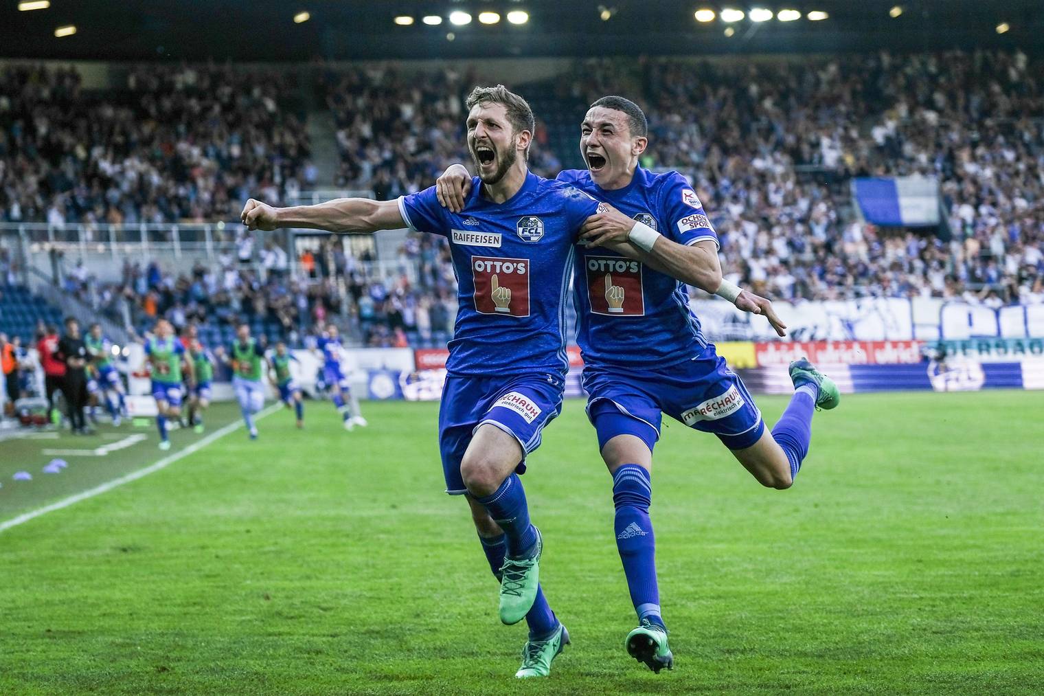 Grenzenloser Jubel von Siegestorschütze Simon Grether zusammen mit Ruben Vargas nach dem Last-Minute 2:1 gegen den FC Zürich.