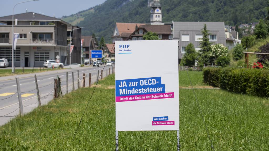 Das Schweizer Stimmvolk hat 2023 die Einführung der OECD-Mindeststeuer für grosse, interantonale Firmen, mit 78,5 Prozent Ja-Stimmen gutgeheissen. (Archivfoto)