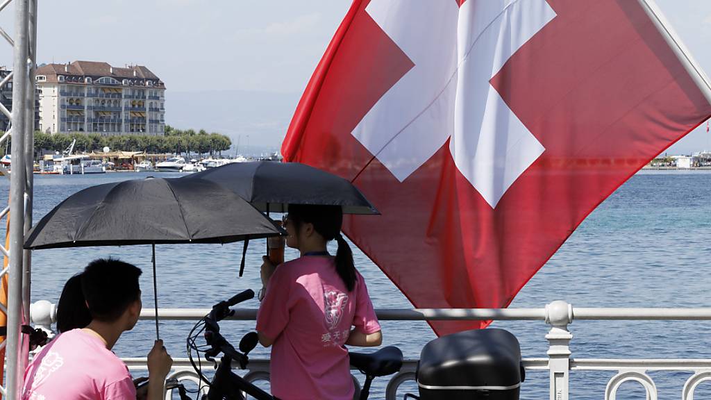Ab dem Wochenende und bis und mit Mittwoch der kommenden Woche warnt der Bund vor einer markanten Hitzewelle. (Symbolbild)