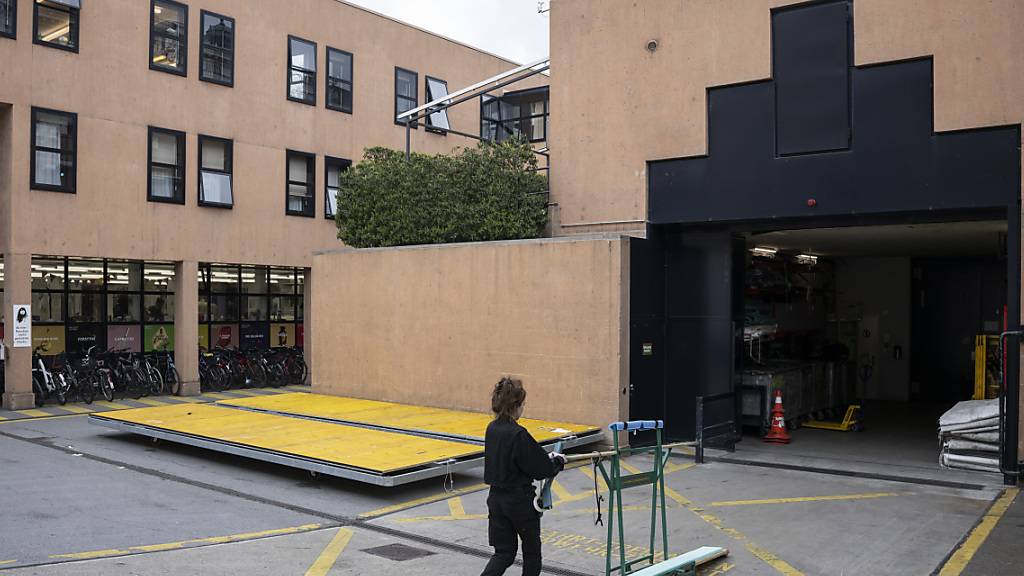 Ein temporärer Bau auf dem südlichen Teils Erweiterungsbaus «Fleischkäse» soll die Platznot im Opernhaus lindern. (Archivbild)