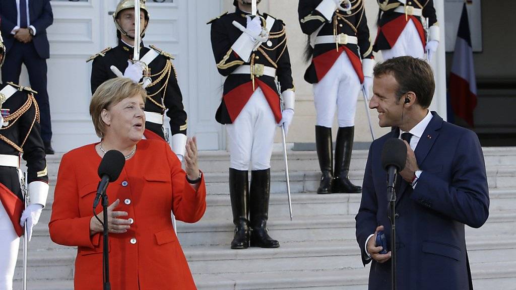 Die deutsche Kanzlerin Merkel und der französische Präsident Macron streben in der Flüchtlingspolitik Fortschritte auf EU-Ebene an.