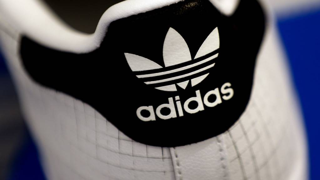 Finden in China derzeit kaum Käufer: Schuhe der Marke Adidas. (Archivbild)