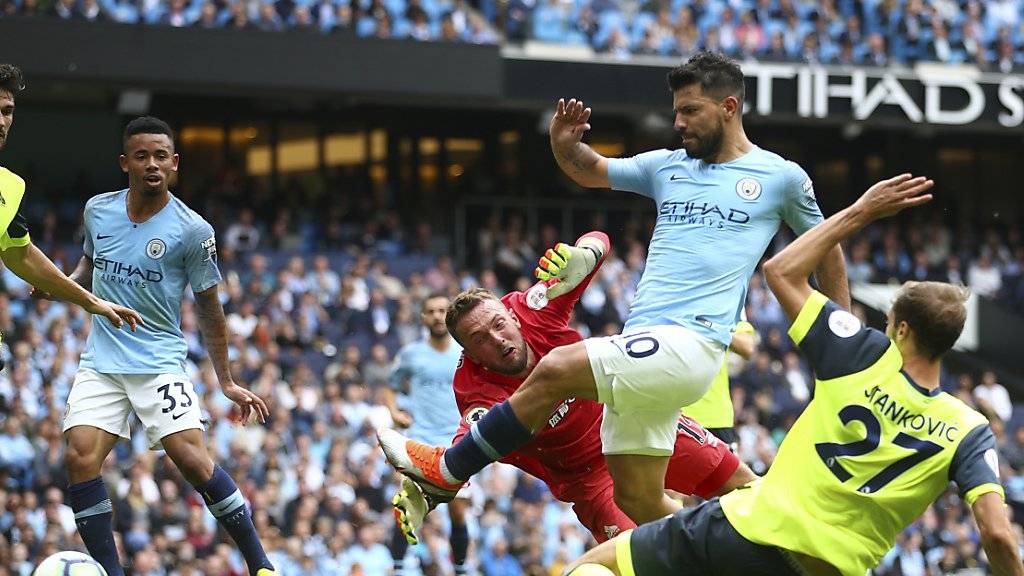 Manchester Citys Sergio Agüero erzielt sein drittes Tor gegen Huddersfield Town