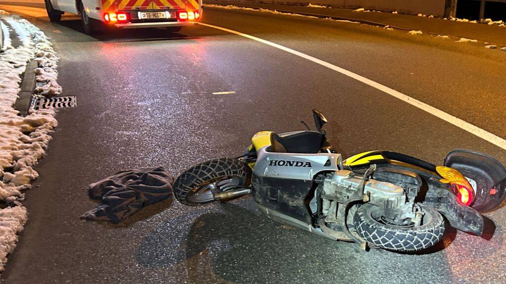 Der alkoholisierte Rollerfahrer hat sich bei einem Sturz in Sirnach TG verletzt.