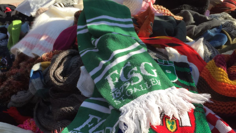 Auf einem griechischen Markt ist die Herisauerin Simi auf einen FCSG-Schal gestolpert