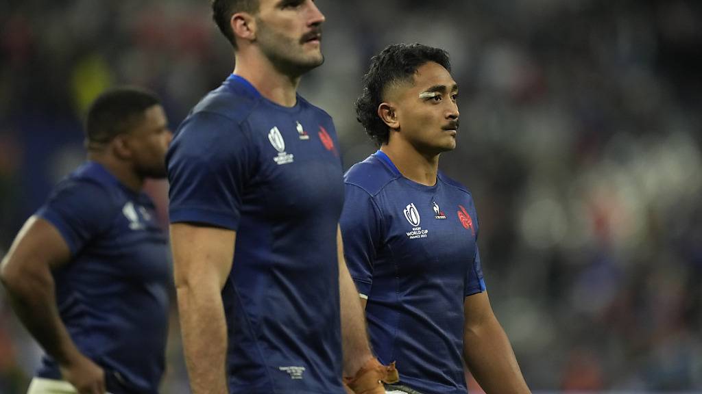 Die Enttäuschung steht Yoram Moefana (rechts) und Charles Ollivon ins Gesicht geschrieben