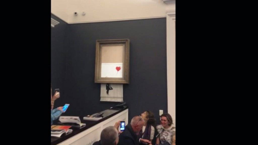 Alle Welt wartete am Mittwoch in Paris bei einer Banksy-Auktion auf eine weitere spektakuläre Aktion des Künstlers wie unlängst mit der Bildzerstörung in London - doch eine solche Aktion blieb aus. (Archivbild)