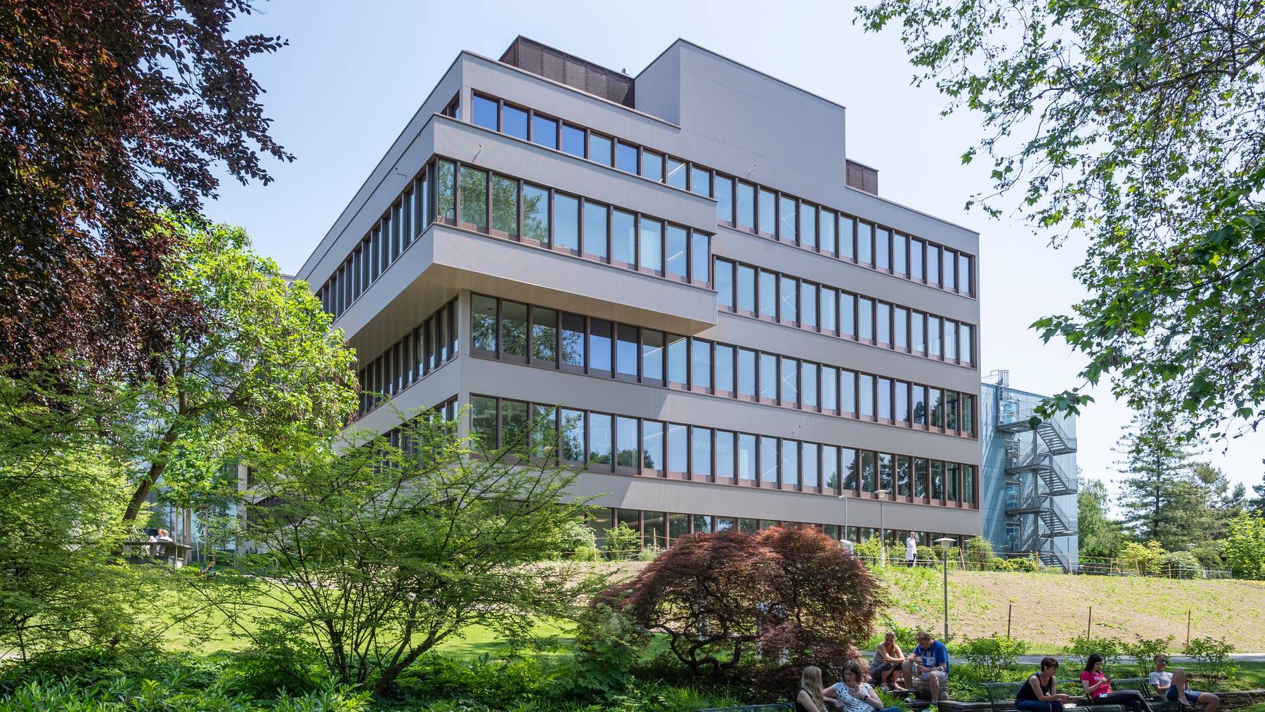 Das Universitätsspital Zürich (USZ) will mit neuer Leitung einen Neustart seiner krisengeschüttelten Herzklinik erreichen.