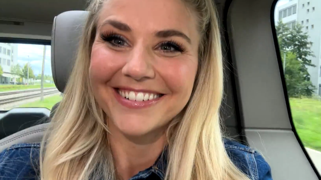 Beatrice Egli im Auto