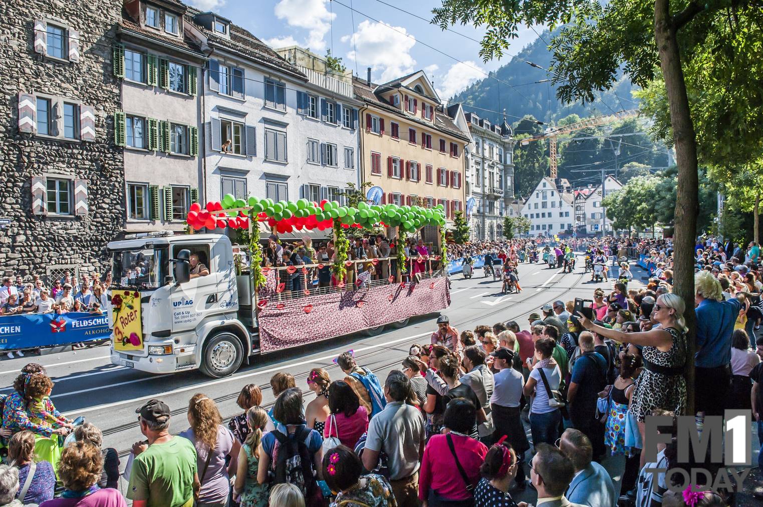 Die Hossamobile fahren dieses Jahr eine neue Route an der Schlagerparade in Chur.