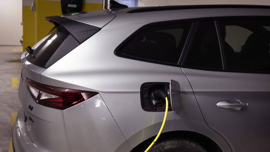 Zu den möglichen Fördermassnahmen zugunsten von mehr Nachhaltigkeit im Klima- und Energiebereich gehören Beiträge für Ladeinfrastrukturen in Mehrfamilienhäusern. (Symbolbild)
