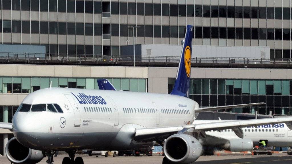 Die Flugzeuge am Frankfurter Flughafen können nach einer Unwetterpause wieder abheben. (Archiv)