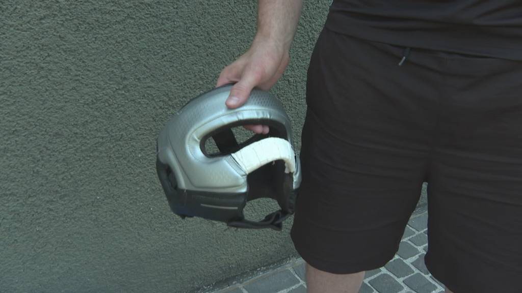 Marcel Bieri mit Nasenmaske am Schwingfest