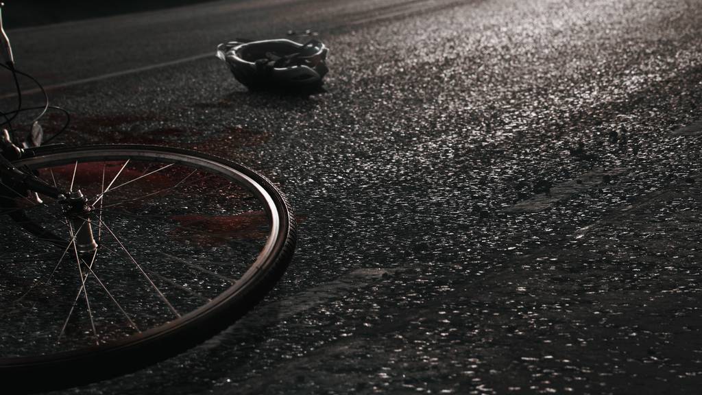 Velounfall Nacht Sturz Unfall E-Bike Fahrrad