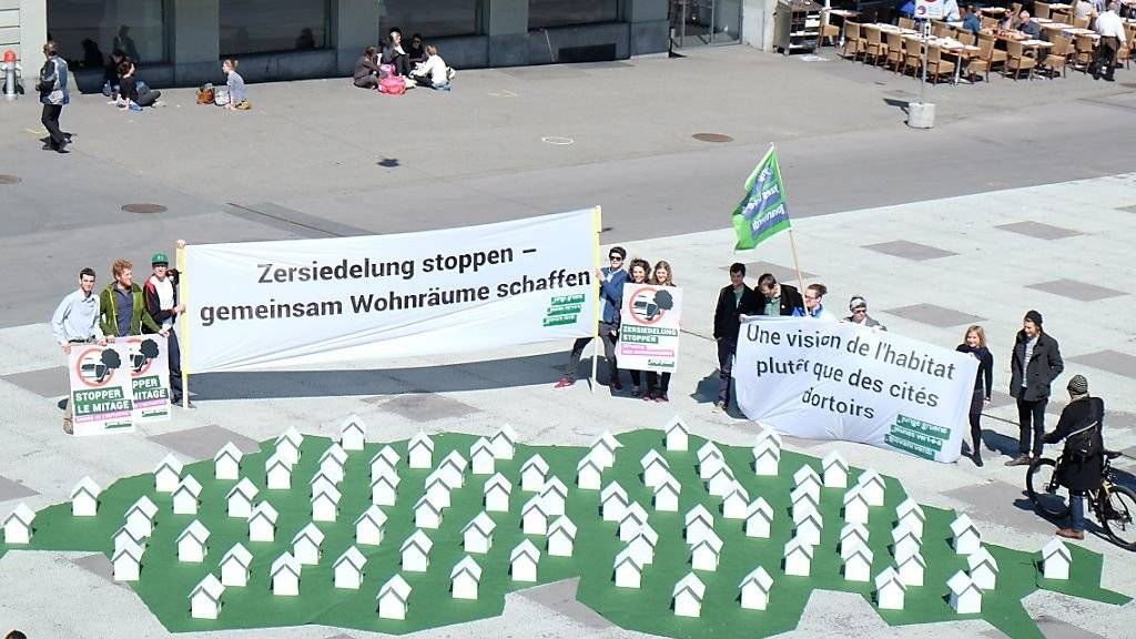 Die Jungen Grünen wollen mit einer Volksinitiative die Zersiedelung stoppen. 125'000 Unterschriften wurden laut der Partei gesammelt. (Archiv)