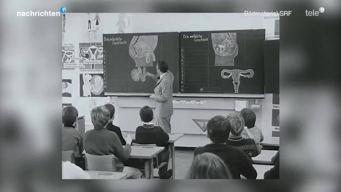 Sexualkunde-Unterricht in Schule bewegt Zug