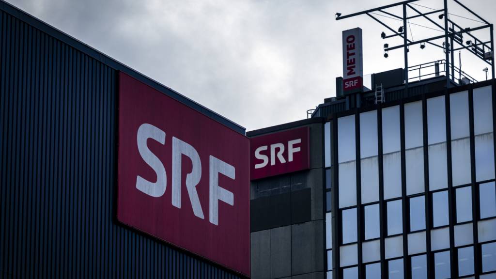 40 Prozent der Schweizer Stimmbevölkerung sprechen sich laut einer Umfrage zurzeit für eine Senkung der Radio- und Fernsehgebühren aus. (Archivbild)