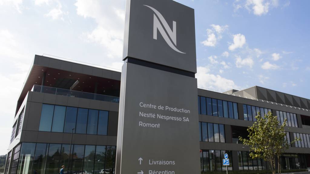 Blick auf das Fabrikgelände von Nespresso in Romont FR. Im Mai 2022 waren dort 500 Kilo Kokain mit einem geschätzten Verkaufswert von über 50 Millionen Franken entdeckt worden. (Archivbild)