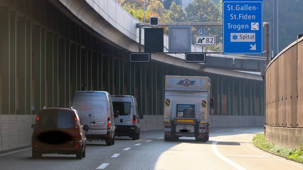 Bis Ende Jahr darf Nez Rouge Schweizweit auf der Autonahn auf seine Dienste hinweisen. FM1Today/Raphael Rohner