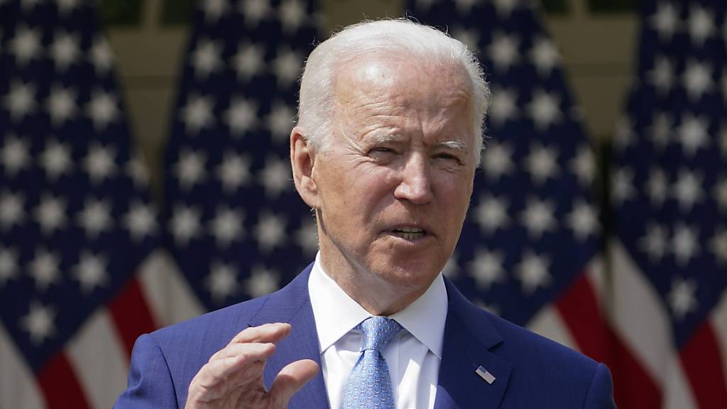 Joe Biden, Präsident der USA, spricht im Rosengarten des Weißen Hauses. Foto: Andrew Harnik/AP/dpa