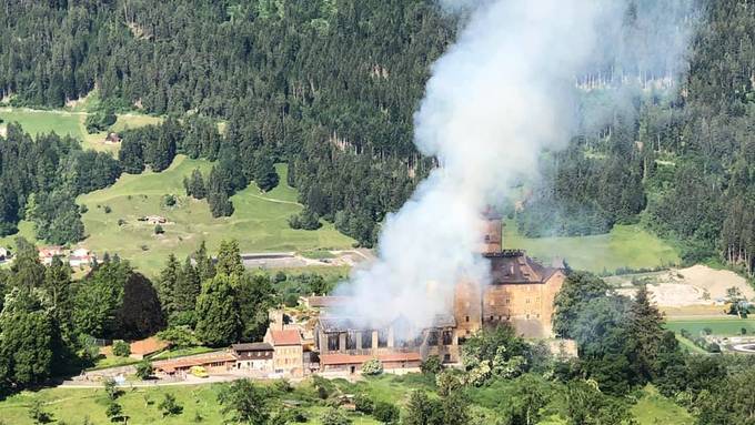 Stall bei Schloss Ortenstein abgebrannt