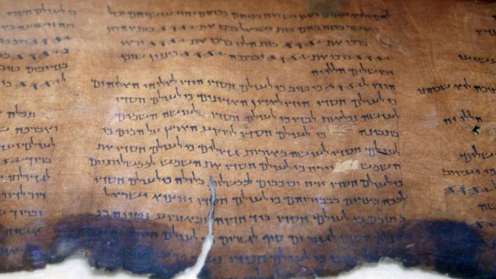 Neue Technologien offenbarten bisher unsichtbare Schriftzeichen auf den Schriftrollen aus Qumran. (Archiv)
