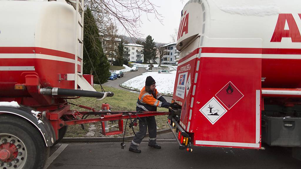 Mineralölprodukte sind im vergangenen Monat wieder teurer geworden. (Archivbild)