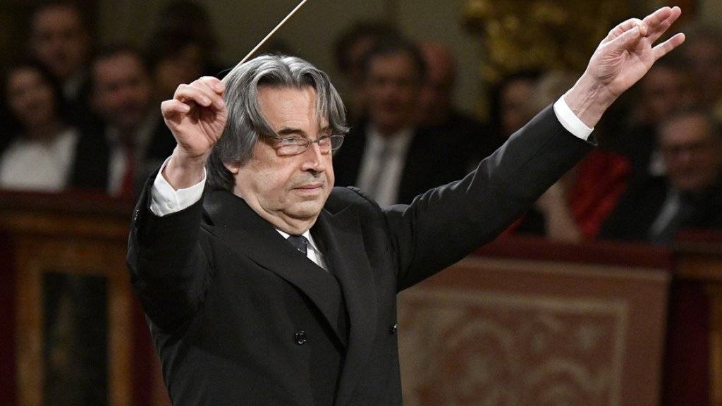 Alles Walzer!: Der italienische Dirigent Riccardo Muti dirigiert - bereits zum fünften Mal - das traditionelle Neujahrskonzert der Wiener Philharmoniker.