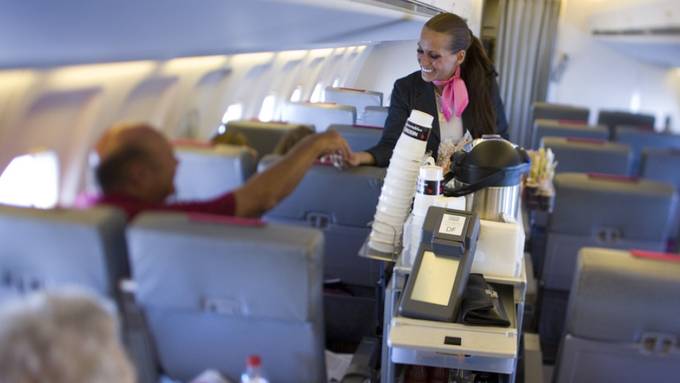 Im Flugzeug müssen Passagiere auf Mahlzeiten verzichten