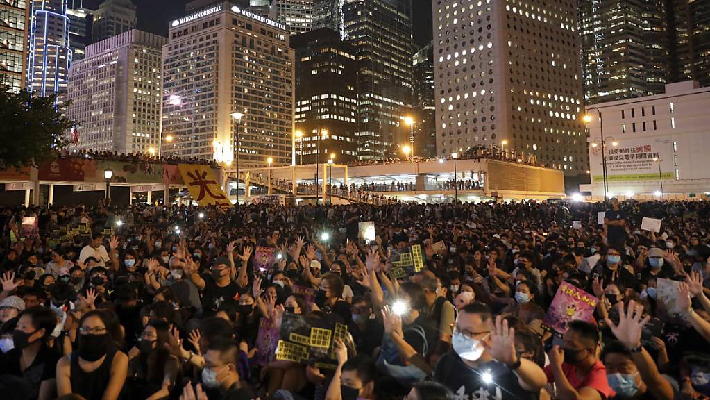 In Hongkong gingen erneut  tausende Anhänger der Demokratie-Bewegung auf die Strasse.