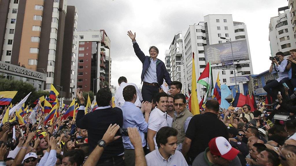 Bankenbesitzer und Präsidentschaftskandidat Guillermo Lasso ist in der ersten Runde der Wahl dem Favoriten Lenin Moreno aus dem linken Lager unterlegen; für die Stichwahl hofft er, dass sich das Oppositionslager hinter ihm verbündet.