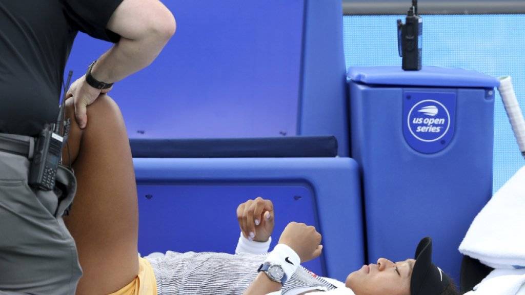 Naomi Osaka musste sich am Knie behandeln lassen, ehe sie zwei Punkte später aufgab