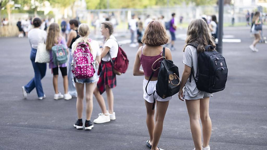 Geschwister sollen in der Stadt Zürich, wann immer möglich, in die selbe Schule eingeteilt werden, fordert ein FDP-Vorstoss. (Archivbild)