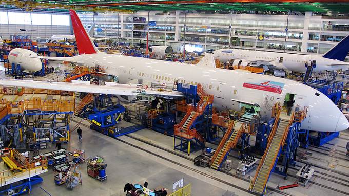 «Dreamliner»-Probleme reissen Boeing überraschend tief ins Minus