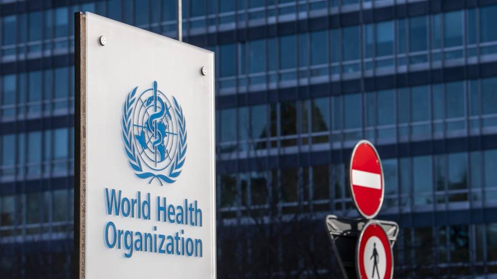 Das Logo der Weltgesundheitsorganisation (WHO) an deren Hauptsitz in Genf. (Archivbild)
