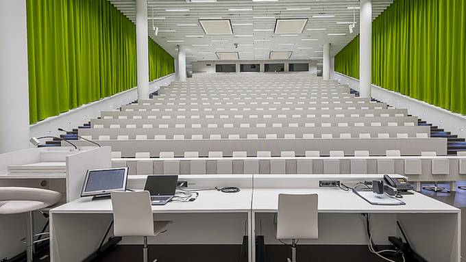 Universität Luzern wechselt wieder in den digitalen Modus