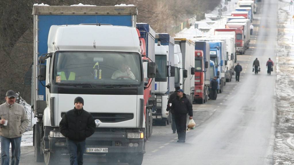 Mit einer Lastwagen-Blockade protestieren polnische Bürger am Grenzübergang zu Belarus gegen die ihrer Ansicht nach mangelhafte Umsetzung der Sanktionen. (Symbolbild)