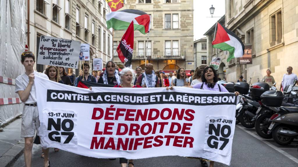 Der Genfer Grosse Rat lehnte es am Donnerstagabend ab, eine Demonstration am 14. Juni am Rande des G7-Gipfels zu verbieten, wie es die FDP gefordert hatte. Unterdessen setzten sich rund 150 Menschen für das Demonstrationsrecht ein.