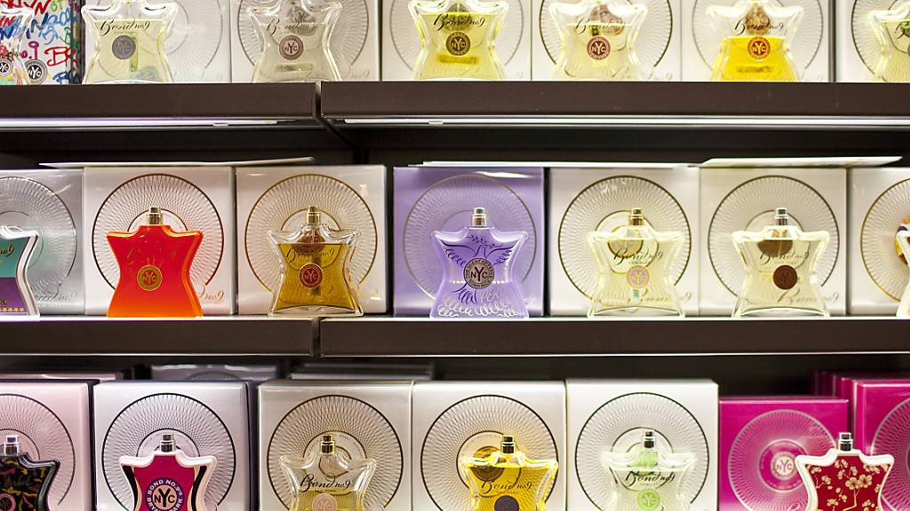 Diebischer Passagier klaut Parfums aus Duty-Free-Shop