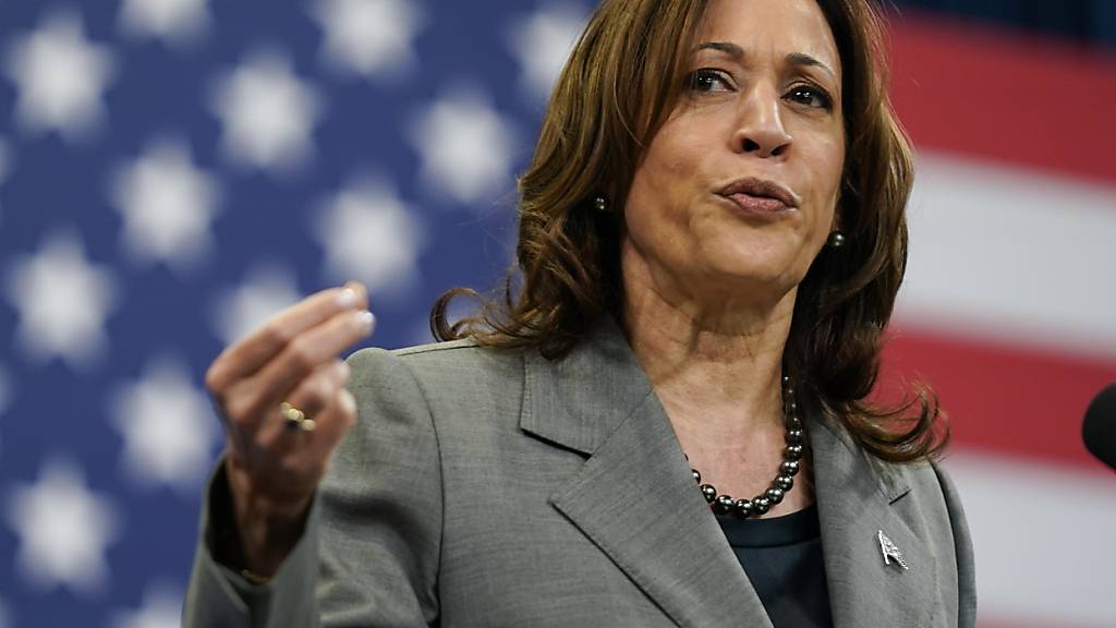 ARCHIV - Kamala Harris, Vizepräsidentin der USA, hält eine Rede während einer Wahlkampfveranstaltung. Foto: Stephanie Scarbrough/AP/dpa