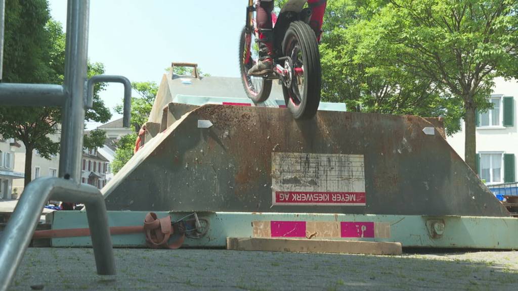Gute Balance und Parcour-Kunststückchen: Motorrad-Trials in Bischofszell